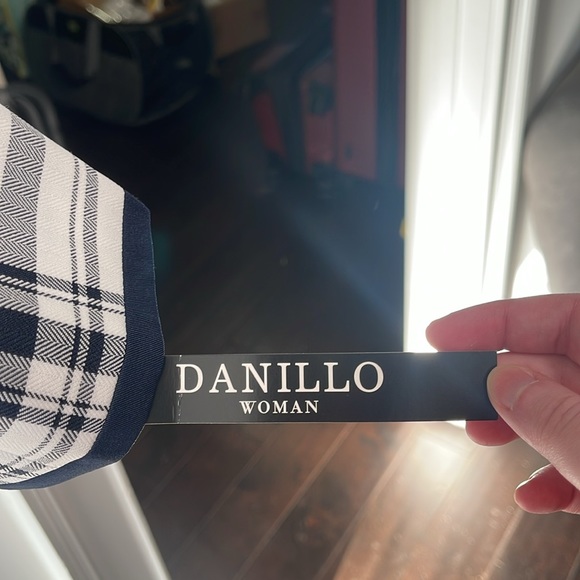 🤍 Plus Size Navy and White Plaid Blazer 🤍 - Picture 5 of 6